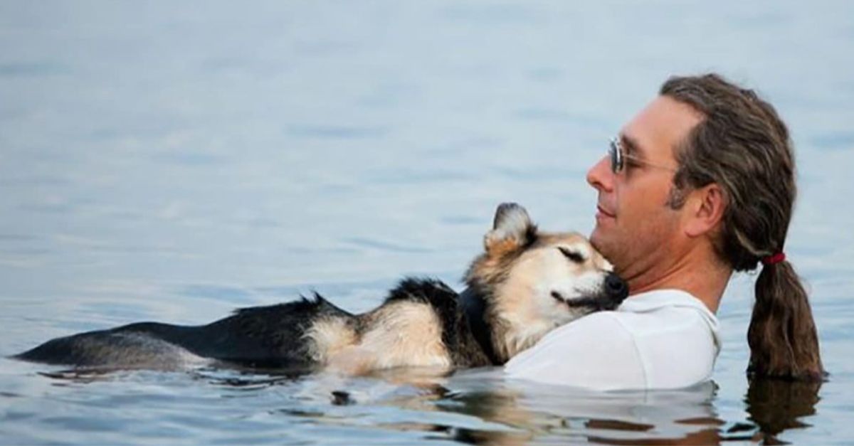 Man Floats Daily With 19-Year-Old Dog to Relieve His Pain